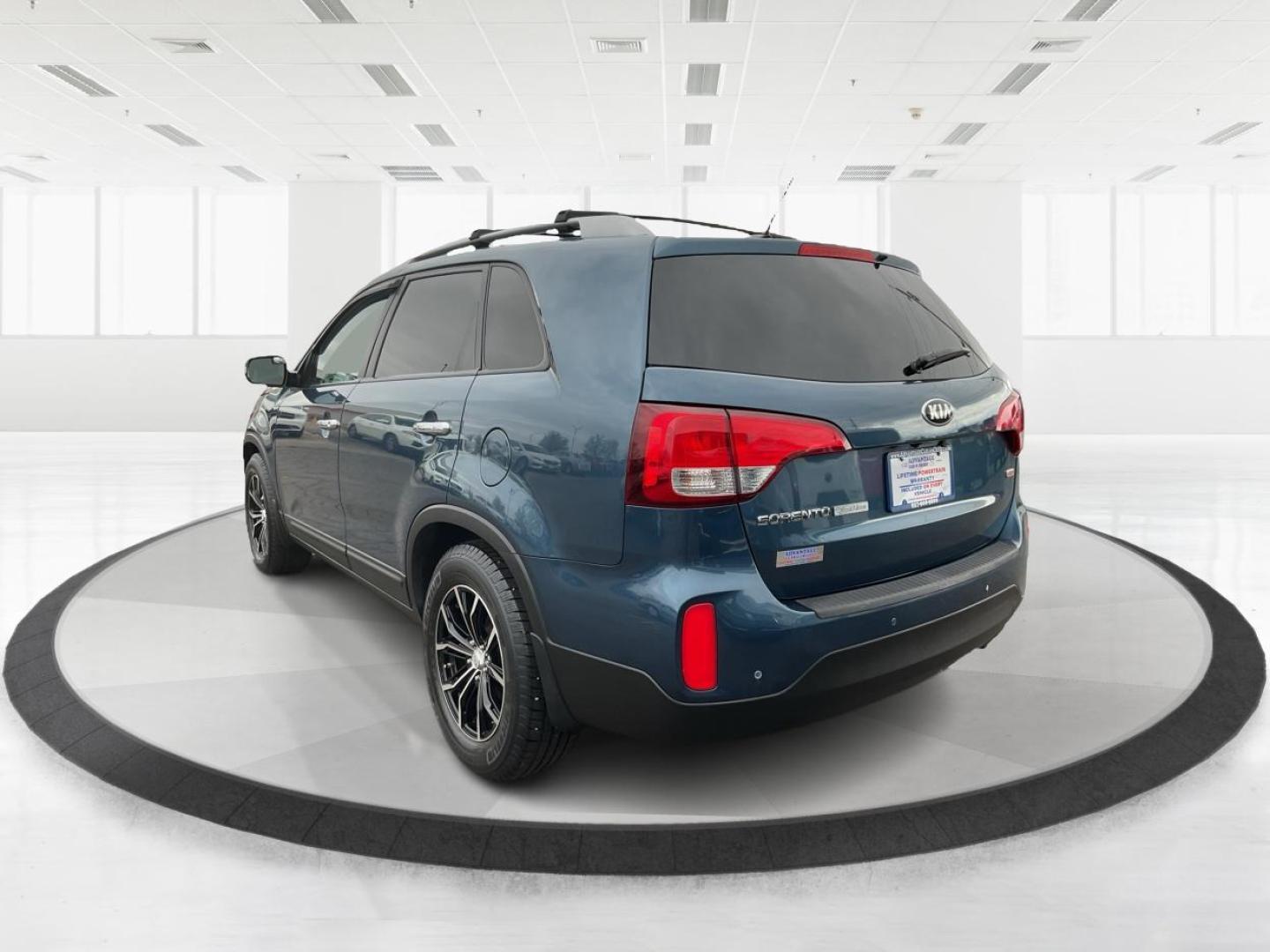 2014 Blue Kia Sorento LX 2WD (5XYKT3A64EG) with an 2.4L L4 DOHC 16V engine, 6-Speed Automatic transmission, located at 8750 N County Rd 25A, Piqua, OH, 45356, (937) 908-9800, 40.164391, -84.232513 - 2014 Kia Sorento LX 2WD - Photo#4