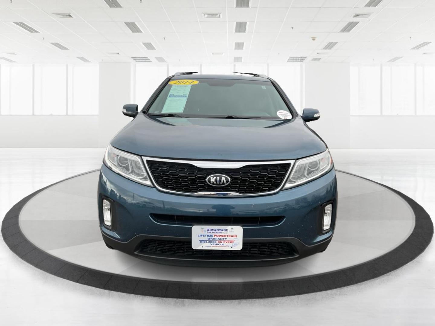 2014 Blue Kia Sorento LX 2WD (5XYKT3A64EG) with an 2.4L L4 DOHC 16V engine, 6-Speed Automatic transmission, located at 8750 N County Rd 25A, Piqua, OH, 45356, (937) 908-9800, 40.164391, -84.232513 - 2014 Kia Sorento LX 2WD - Photo#6