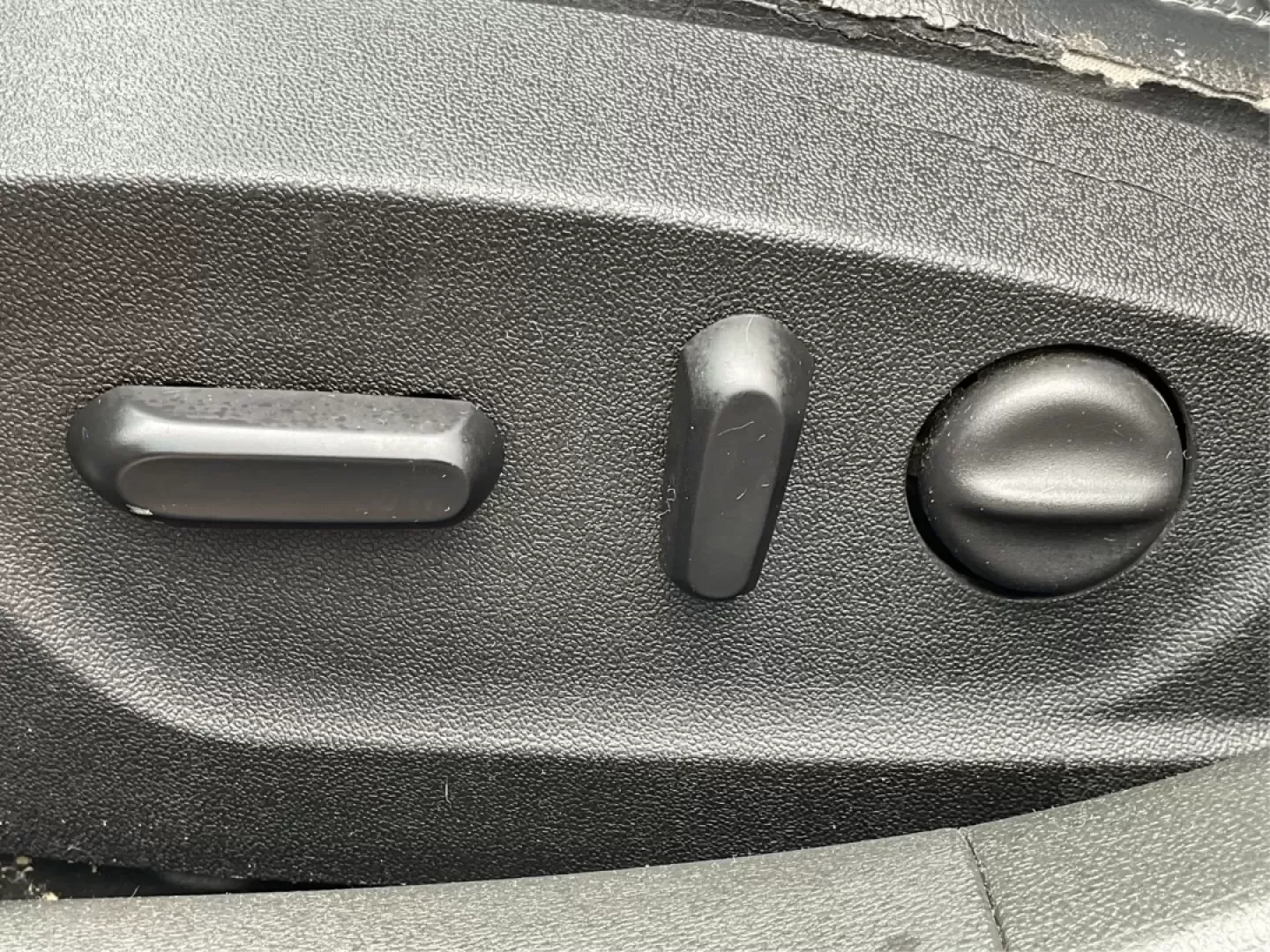 2015 Chevrolet Malibu 2LT (1G11D5SL9FF) with an ECOTEC 2.5L I-4 gasoline direct injection engine, located at 1099 N County Rd 25A, Troy, OH, 45373, (937) 908-9800, 40.057079, -84.212883 - Discover the perfect blend of style, performance, and affordability with the 2015 Chevrolet Malibu 2LT, available now at Advantage Car and Credit in Fairborn, OH. Whether you're commuting to work, ferrying the kids to school, or planning weekend getaways, this reliable sedan is designed to enhance y - Photo#18