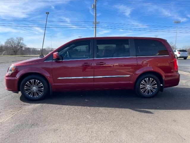 2014 Dp Cherry Red Crystal PC Chrysler Town and Country S (2C4RC1HG8ER) with an 3.6L V6 DOHC 24V engine, 6-Speed Automatic transmission, located at 1099 N County Rd 25A , Troy, OH, 45373, (937) 908-9800, 40.057079, -84.212883 - Photo #8