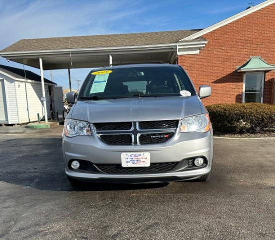 2018 Billet Clear Coat Dodge Grand Caravan SXT (2C4RDGCG4JR) with an 3.6L V6 DOHC 24V engine, 6-Speed Automatic transmission, located at 1230 East Main St, Xenia, OH, 45385, (937) 908-9800, 39.688026, -83.910172 - Photo #2