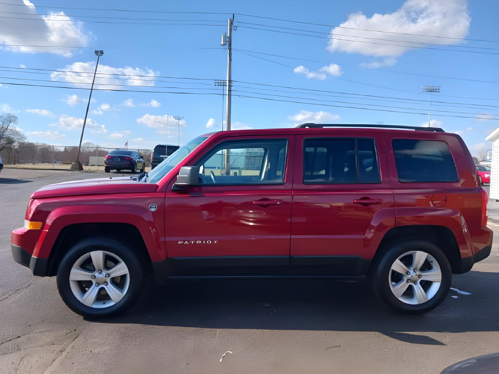 2014 Dp Cherry Red Crystal PC Jeep Patriot Latitude 4WD (1C4NJRFB0ED) with an 2.4L L4 DOHC 16V engine, located at 1230 East Main St, Xenia, OH, 45385, (937) 908-9800, 39.688026, -83.910172 - Photo #9