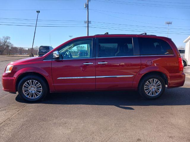 2014 Dp Cherry Red Crystal PC Chrysler Town and Country Touring-L (2C4RC1CG6ER) with an 3.6L V6 DOHC 24V engine, 6-Speed Automatic transmission, located at 1099 N County Rd 25A , Troy, OH, 45373, (937) 908-9800, 40.057079, -84.212883 - Photo #6