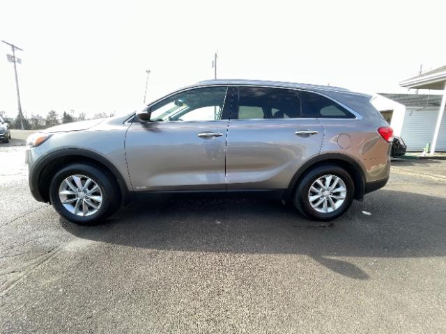 2016 Platinum Graphite Kia Sorento LX AWD (5XYPGDA34GG) with an 2.4L L4 DOHC 16V engine, 6-Speed Automatic transmission, located at 1099 N County Rd 25A, Troy, OH, 45373, (937) 908-9800, 40.057079, -84.212883 - Photo #4