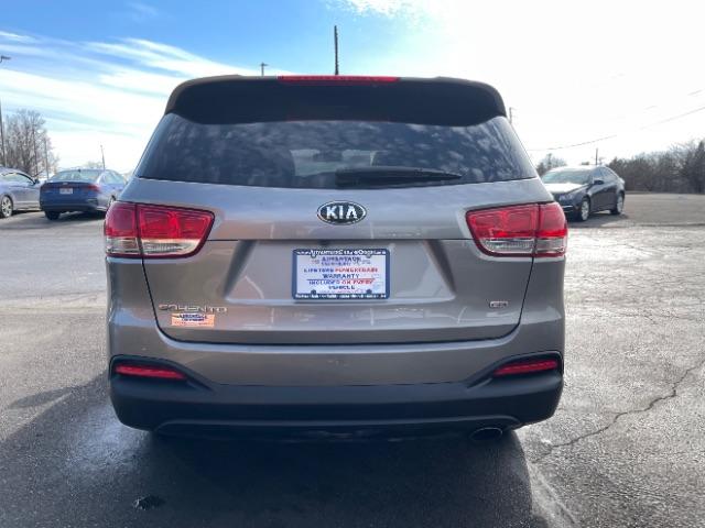 2016 Platinum Graphite Kia Sorento LX AWD (5XYPGDA34GG) with an 2.4L L4 DOHC 16V engine, 6-Speed Automatic transmission, located at 1099 N County Rd 25A , Troy, OH, 45373, (937) 908-9800, 40.057079, -84.212883 - Photo #8