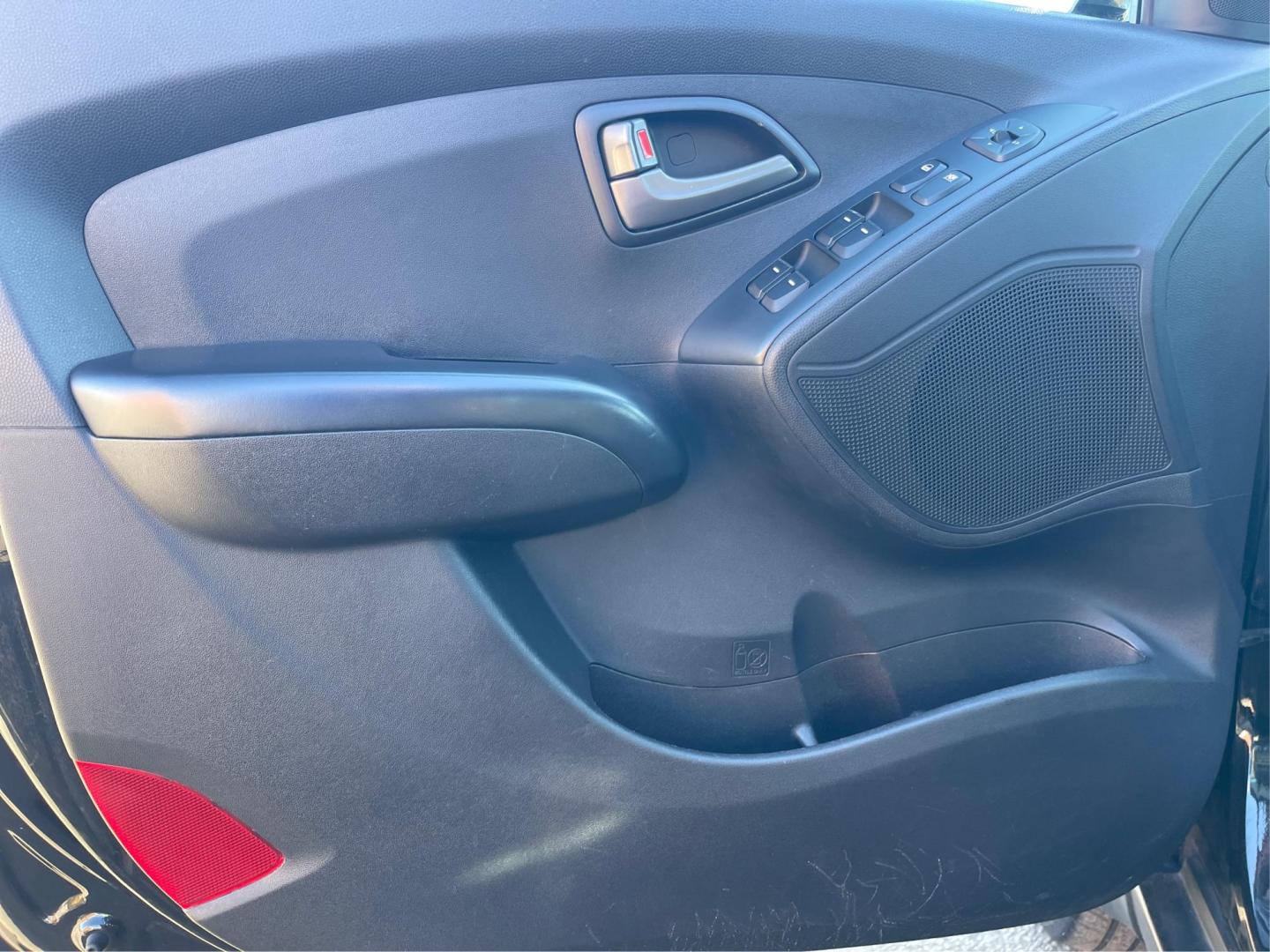 2014 Black Hyundai Tucson GL Auto AWD (KM8JTCAF0EU) with an 2.0L L4 DOHC 16V engine, 6-Speed Automatic transmission, located at 1230 East Main St, Xenia, OH, 45385, (937) 908-9800, 39.688026, -83.910172 - 2014 Hyundai Tucson GL Auto AWD - Photo#18
