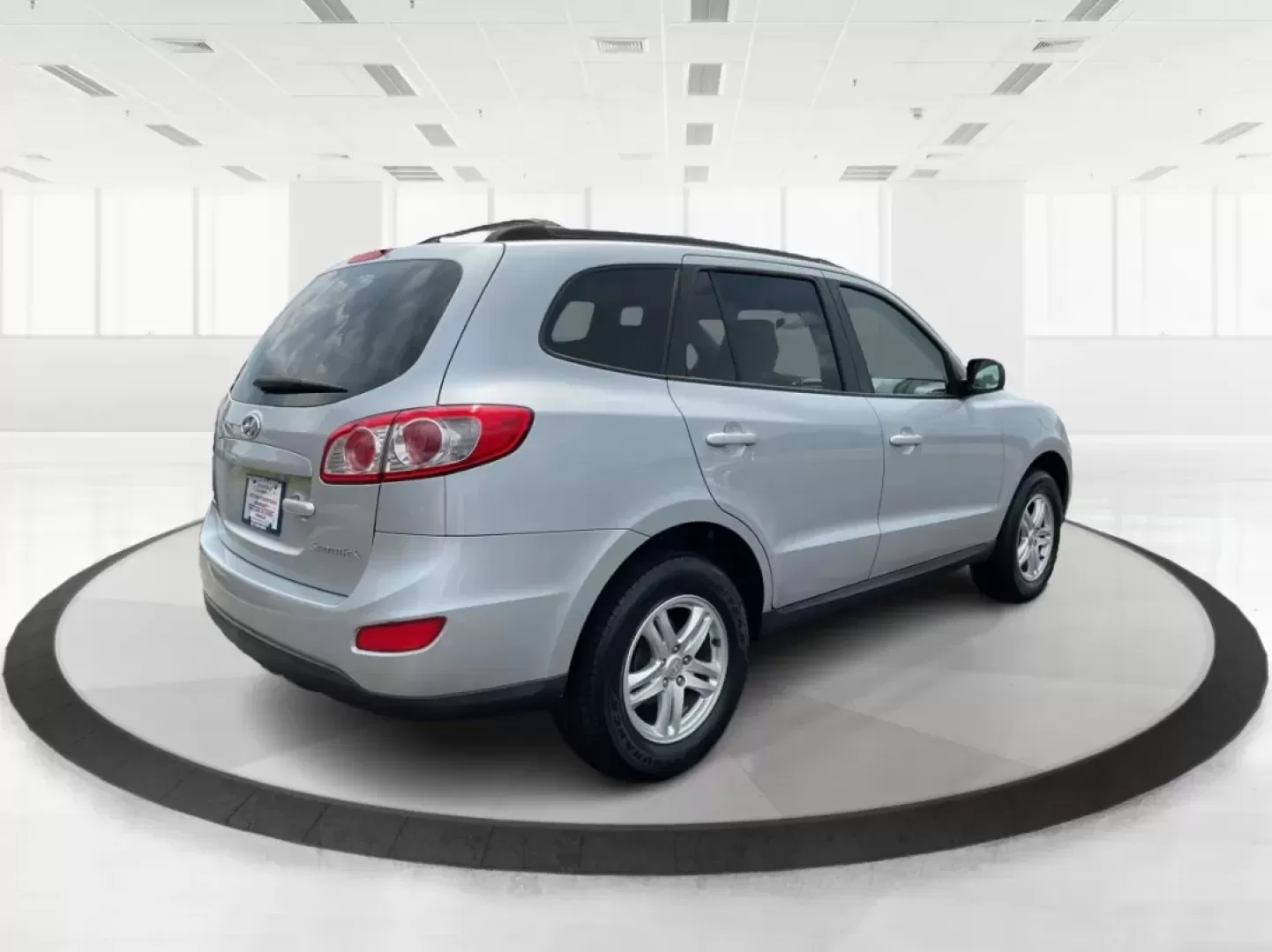 2010 Hyundai Santa Fe GLS (5NMSG3AB3AH) with an 2.4L I-4 DOHC engine, located at 1099 N County Rd 25A, Troy, OH, 45373, (937) 908-9800, 40.057079, -84.212883 - ### Discover Your Next Adventure with the 2010 Hyundai Santa Fe GLS at Advantage Car and Credit!<br /> <br /> Are you looking for a dependable vehicle that can comfortably accommodate your growing family or offer you a reliable partner for weekend adventures? Look no further than this stunning **201 - Photo#2