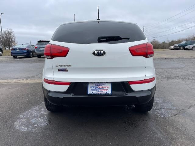 2016 Clear White Kia Sportage LX FWD (KNDPB3AC1G7) with an 2.4L V6 DOHC 24V engine, 6-Speed Automatic transmission, located at 1184 Kauffman Ave, Fairborn, OH, 45324, (937) 908-9800, 39.807072, -84.030914 - Photo #10