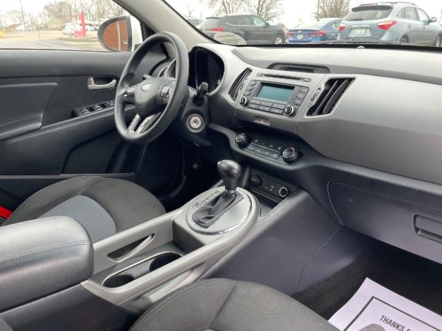 2016 Clear White Kia Sportage LX FWD (KNDPB3AC1G7) with an 2.4L V6 DOHC 24V engine, 6-Speed Automatic transmission, located at 1184 Kauffman Ave, Fairborn, OH, 45324, (937) 908-9800, 39.807072, -84.030914 - Photo #14