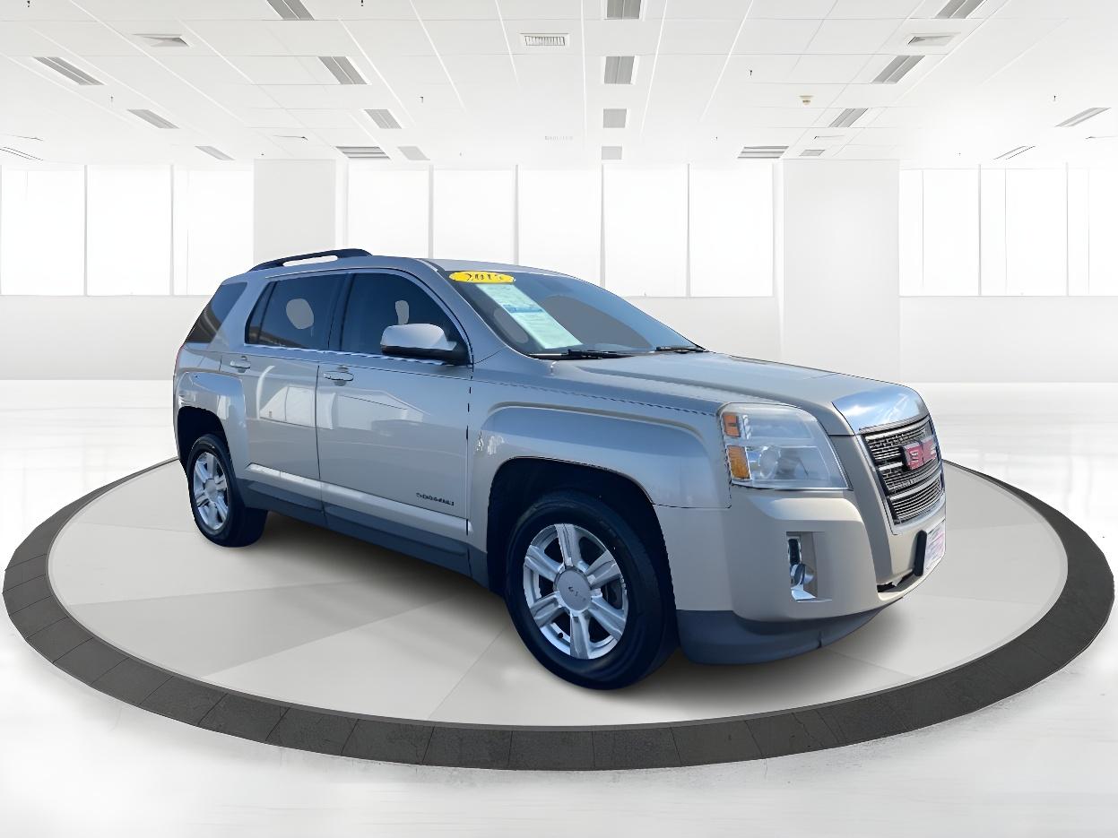 2015 Champagne Silver Metallic GMC Terrain SLT1 FWD (2GKFLSE35F6) with an 3.6L V6 DOHC 24V engine, 6-Speed Automatic transmission, located at 1230 East Main St, Xenia, OH, 45385, (937) 908-9800, 39.688026, -83.910172 - Photo #1