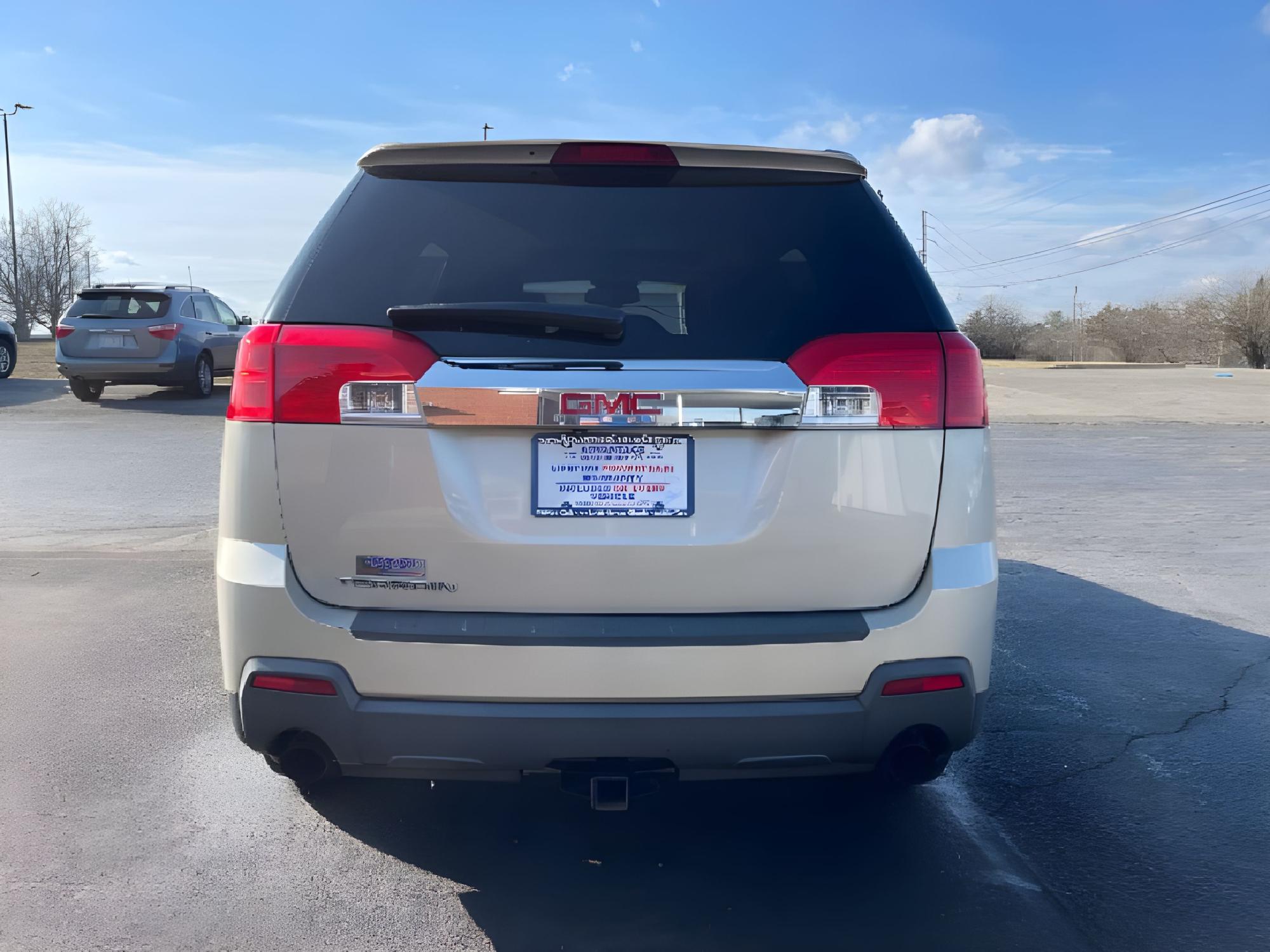 2015 Champagne Silver Metallic GMC Terrain SLT1 FWD (2GKFLSE35F6) with an 3.6L V6 DOHC 24V engine, 6-Speed Automatic transmission, located at 1230 East Main St, Xenia, OH, 45385, (937) 908-9800, 39.688026, -83.910172 - Photo #11
