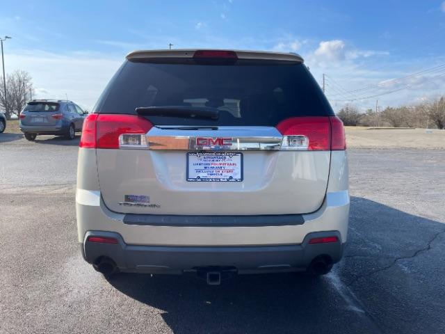 2015 Champagne Silver Metallic GMC Terrain SLT1 FWD (2GKFLSE35F6) with an 3.6L V6 DOHC 24V engine, 6-Speed Automatic transmission, located at 1230 East Main St, Xenia, OH, 45385, (937) 908-9800, 39.688026, -83.910172 - Photo #6