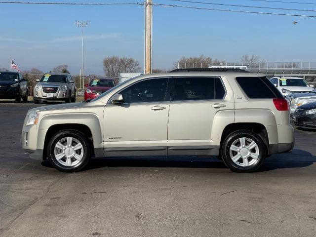 2015 Champagne Silver Metallic GMC Terrain SLT1 FWD (2GKFLSE35F6) with an 3.6L V6 DOHC 24V engine, 6-Speed Automatic transmission, located at 1230 East Main St, Xenia, OH, 45385, (937) 908-9800, 39.688026, -83.910172 - Photo #10