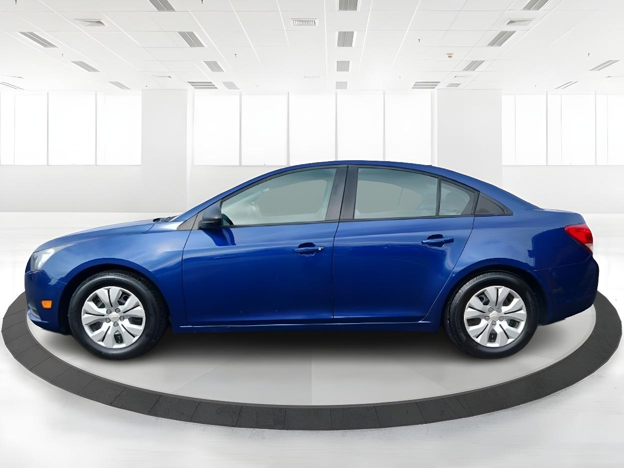 2013 Atlantis Blue Metallic Chevrolet Cruze LS Auto (1G1PA5SG9D7) with an 1.8L L4 DOHC 16V engine, 6-Speed Automatic transmission, located at 1230 East Main St, Xenia, OH, 45385, (937) 908-9800, 39.688026, -83.910172 - Photo #7