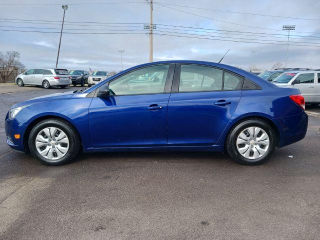 2013 Atlantis Blue Metallic Chevrolet Cruze LS Auto (1G1PA5SG9D7) with an 1.8L L4 DOHC 16V engine, 6-Speed Automatic transmission, located at 1230 East Main St, Xenia, OH, 45385, (937) 908-9800, 39.688026, -83.910172 - Photo #6