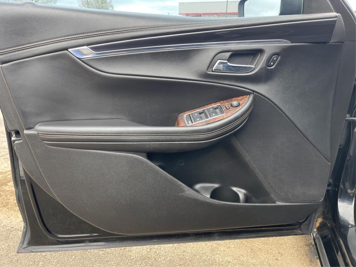 2014 Black Chevrolet Impala 2LT (2G1125S32E9) with an 3.6L V6 DOHC 24VV FFV engine, 6-Speed Automatic transmission, located at 1099 N County Rd 25A, Troy, OH, 45373, (937) 908-9800, 40.057079, -84.212883 - Photo#18