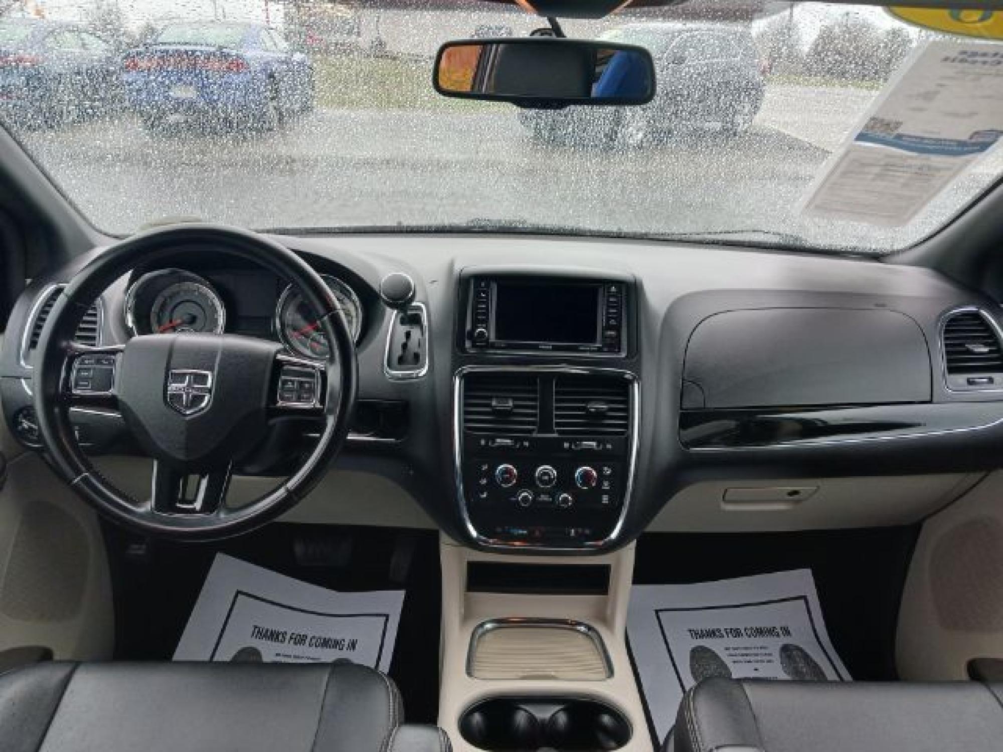 2018 Billet Clear Coat Dodge Grand Caravan SXT (2C4RDGCG1JR) with an 3.6L V6 DOHC 24V engine, 6-Speed Automatic transmission, located at 4508 South Dixie Dr, Moraine, OH, 45439, (937) 908-9800, 39.689976, -84.218452 - Photo #5