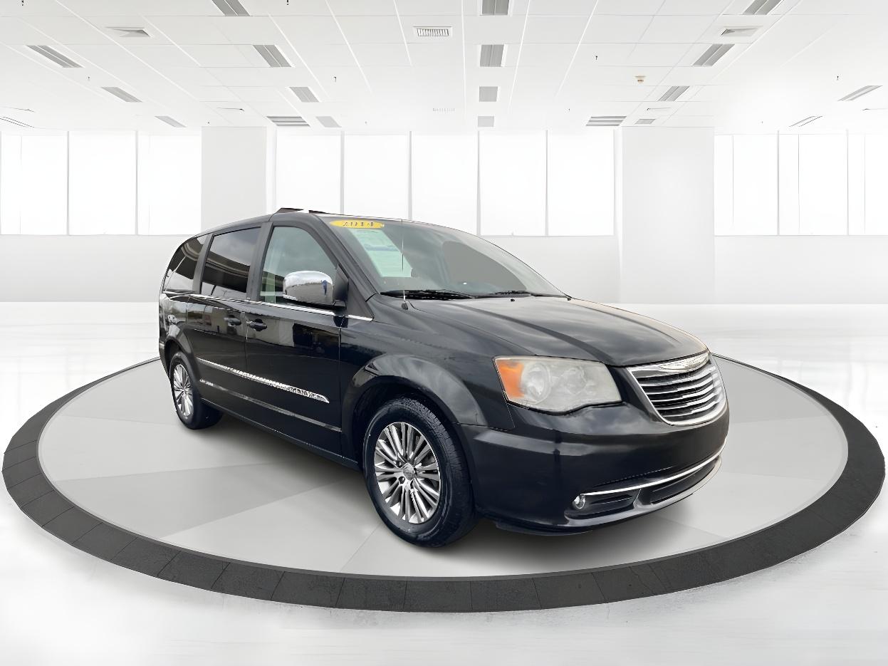 2014 Brilliant Black Crystal P Chrysler Town and Country Touring-L (2C4RC1CG7ER) with an 3.6L V6 DOHC 24V engine, 6-Speed Automatic transmission, located at 1184 Kauffman Ave, Fairborn, OH, 45324, (937) 908-9800, 39.807072, -84.030914 - Photo #1