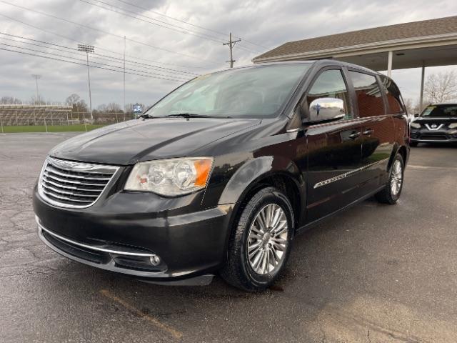 2014 Brilliant Black Crystal P Chrysler Town and Country Touring-L (2C4RC1CG7ER) with an 3.6L V6 DOHC 24V engine, 6-Speed Automatic transmission, located at 1184 Kauffman Ave, Fairborn, OH, 45324, (937) 908-9800, 39.807072, -84.030914 - Photo #2
