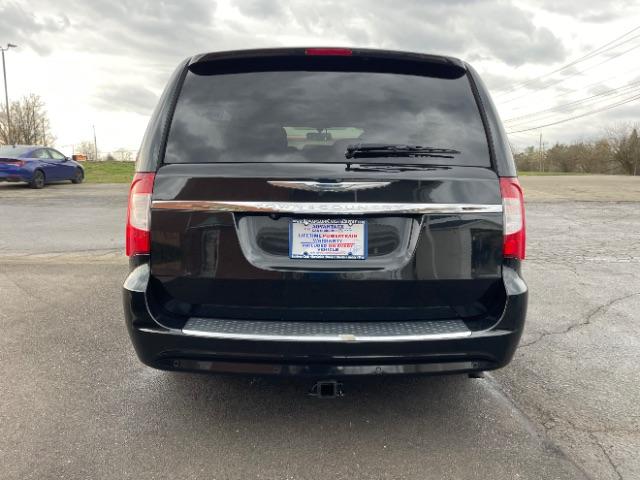 2014 Brilliant Black Crystal P Chrysler Town and Country Touring-L (2C4RC1CG7ER) with an 3.6L V6 DOHC 24V engine, 6-Speed Automatic transmission, located at 1184 Kauffman Ave, Fairborn, OH, 45324, (937) 908-9800, 39.807072, -84.030914 - Photo #6