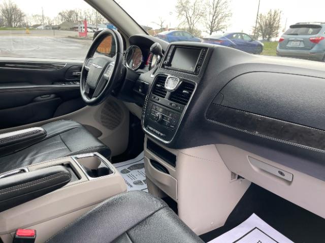 2014 Brilliant Black Crystal P Chrysler Town and Country Touring-L (2C4RC1CG7ER) with an 3.6L V6 DOHC 24V engine, 6-Speed Automatic transmission, located at 1184 Kauffman Ave, Fairborn, OH, 45324, (937) 908-9800, 39.807072, -84.030914 - Photo #14
