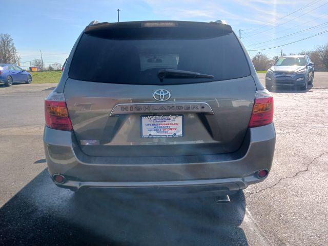 2010 Cypress Pearl Toyota Highlander Sport 2WD (5TDXK3EH1AS) with an 3.5L V6 DOHC 24V engine, 5-Speed Automatic transmission, located at 1184 Kauffman Ave, Fairborn, OH, 45324, (937) 908-9800, 39.807072, -84.030914 - Photo #20
