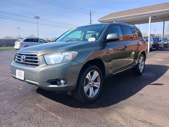 2010 Cypress Pearl Toyota Highlander Sport 2WD (5TDXK3EH1AS) with an 3.5L V6 DOHC 24V engine, 5-Speed Automatic transmission, located at 1184 Kauffman Ave, Fairborn, OH, 45324, (937) 908-9800, 39.807072, -84.030914 - Photo #4