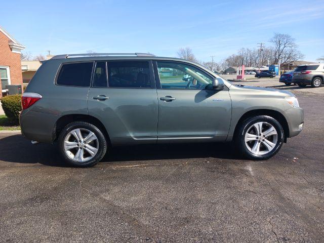 2010 Cypress Pearl Toyota Highlander Sport 2WD (5TDXK3EH1AS) with an 3.5L V6 DOHC 24V engine, 5-Speed Automatic transmission, located at 1184 Kauffman Ave, Fairborn, OH, 45324, (937) 908-9800, 39.807072, -84.030914 - Photo #8