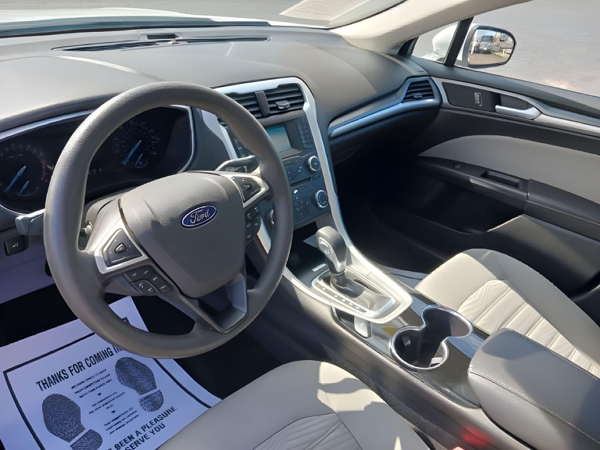 2016 Oxford White Clearcoat Ford Fusion S (3FA6P0G78GR) with an 2.5L L4 DOHC 16V engine, 6-Speed Automatic transmission, located at 1184 Kauffman Ave, Fairborn, OH, 45324, (937) 908-9800, 39.807072, -84.030914 - Photo #13