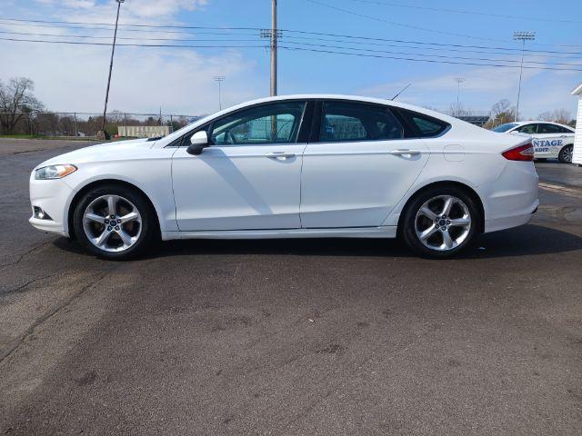 2016 Oxford White Clearcoat Ford Fusion S (3FA6P0G78GR) with an 2.5L L4 DOHC 16V engine, 6-Speed Automatic transmission, located at 1184 Kauffman Ave, Fairborn, OH, 45324, (937) 908-9800, 39.807072, -84.030914 - Photo #6