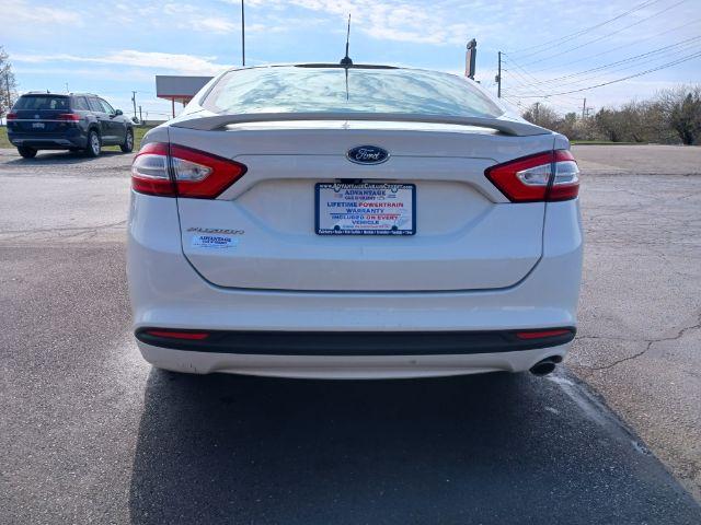 2016 Oxford White Clearcoat Ford Fusion S (3FA6P0G78GR) with an 2.5L L4 DOHC 16V engine, 6-Speed Automatic transmission, located at 1184 Kauffman Ave, Fairborn, OH, 45324, (937) 908-9800, 39.807072, -84.030914 - Photo #10