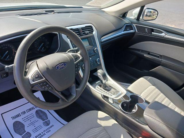 2016 Oxford White Clearcoat Ford Fusion S (3FA6P0G78GR) with an 2.5L L4 DOHC 16V engine, 6-Speed Automatic transmission, located at 1184 Kauffman Ave, Fairborn, OH, 45324, (937) 908-9800, 39.807072, -84.030914 - Photo #12