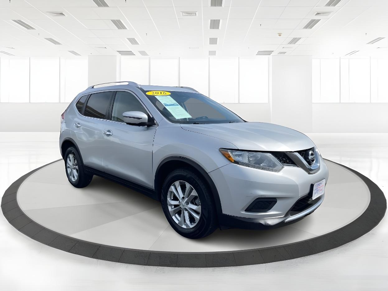 2016 Brilliant Silver Nissan Rogue SV 2WD (KNMAT2MT3GP) with an 2.5L L4 DOHC 16V engine, Continuously Variable Transmission transmission, located at 401 Woodman Dr, Riverside, OH, 45431, (937) 908-9800, 39.760899, -84.123421 - Photo #1