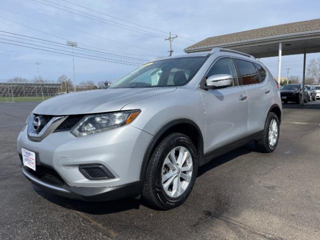 2016 Brilliant Silver Nissan Rogue SV 2WD (KNMAT2MT3GP) with an 2.5L L4 DOHC 16V engine, Continuously Variable Transmission transmission, located at 1184 Kauffman Ave, Fairborn, OH, 45324, (937) 908-9800, 39.807072, -84.030914 - Photo #2