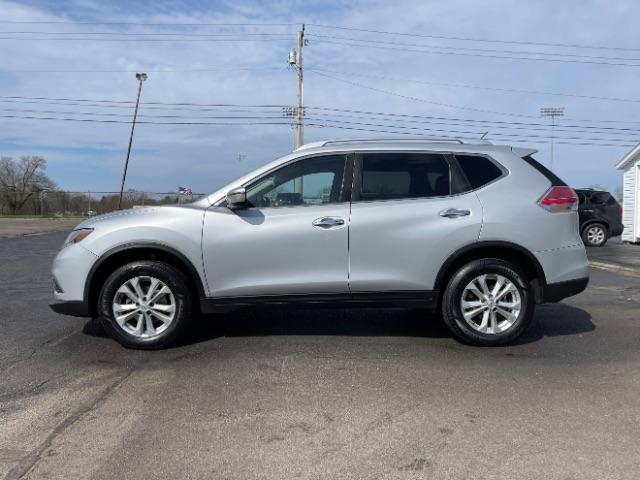 2016 Brilliant Silver Nissan Rogue SV 2WD (KNMAT2MT3GP) with an 2.5L L4 DOHC 16V engine, Continuously Variable Transmission transmission, located at 1184 Kauffman Ave, Fairborn, OH, 45324, (937) 908-9800, 39.807072, -84.030914 - Photo #4
