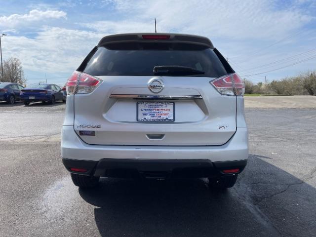 2016 Brilliant Silver Nissan Rogue SV 2WD (KNMAT2MT3GP) with an 2.5L L4 DOHC 16V engine, Continuously Variable Transmission transmission, located at 401 Woodman Dr, Riverside, OH, 45431, (937) 908-9800, 39.760899, -84.123421 - Photo #8