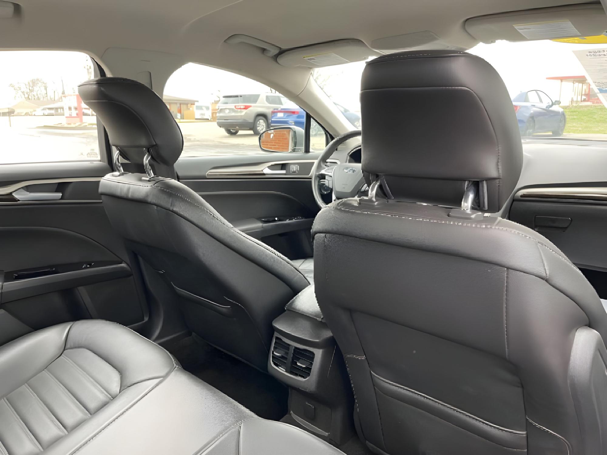 2014 Sterling Gray Ford Fusion SE (3FA6P0HD5ER) with an 1.5L L4 DOHC 16V engine, located at 1099 N County Rd 25A , Troy, OH, 45373, (937) 908-9800, 40.057079, -84.212883 - Photo #21