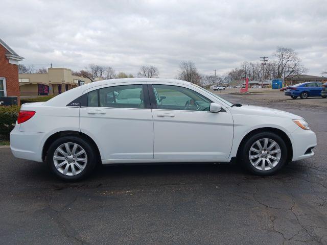 2013 Bright White Chrysler 200 Touring (1C3CCBBB9DN) with an 2.4L L4 DOHC 16V engine, 6-Speed Automatic transmission, located at 1230 East Main St, Xenia, OH, 45385, (937) 908-9800, 39.688026, -83.910172 - Photo #8