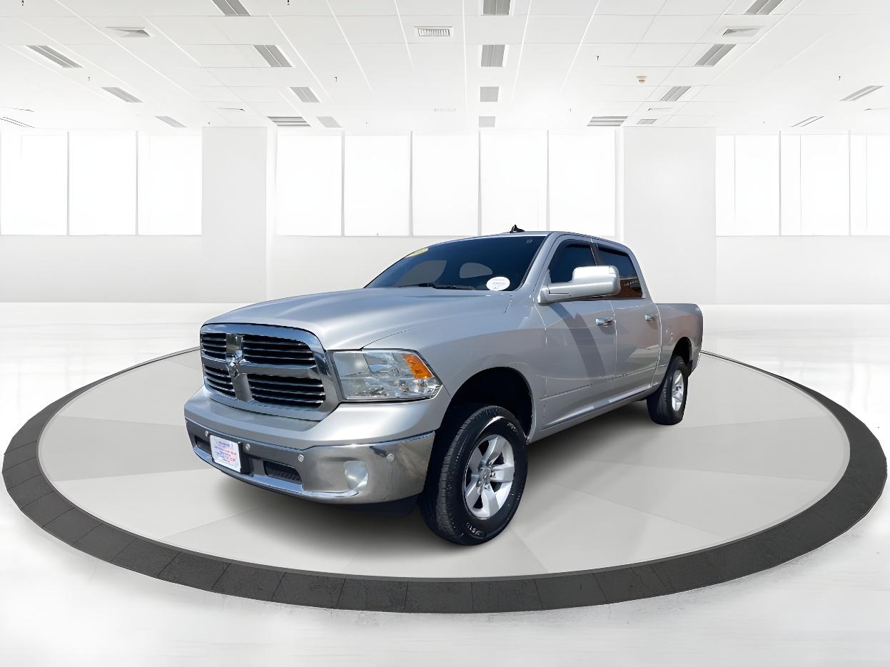 2016 Bright Silver Metallic Clear Coat RAM 1500 SLT Crew Cab SWB 4WD (3C6RR7LT6GG) with an 5.7L V8 OHV 16V engine, 8-Speed Automatic transmission, located at 401 Woodman Dr, Riverside, OH, 45431, (937) 908-9800, 39.760899, -84.123421 - Photo #11