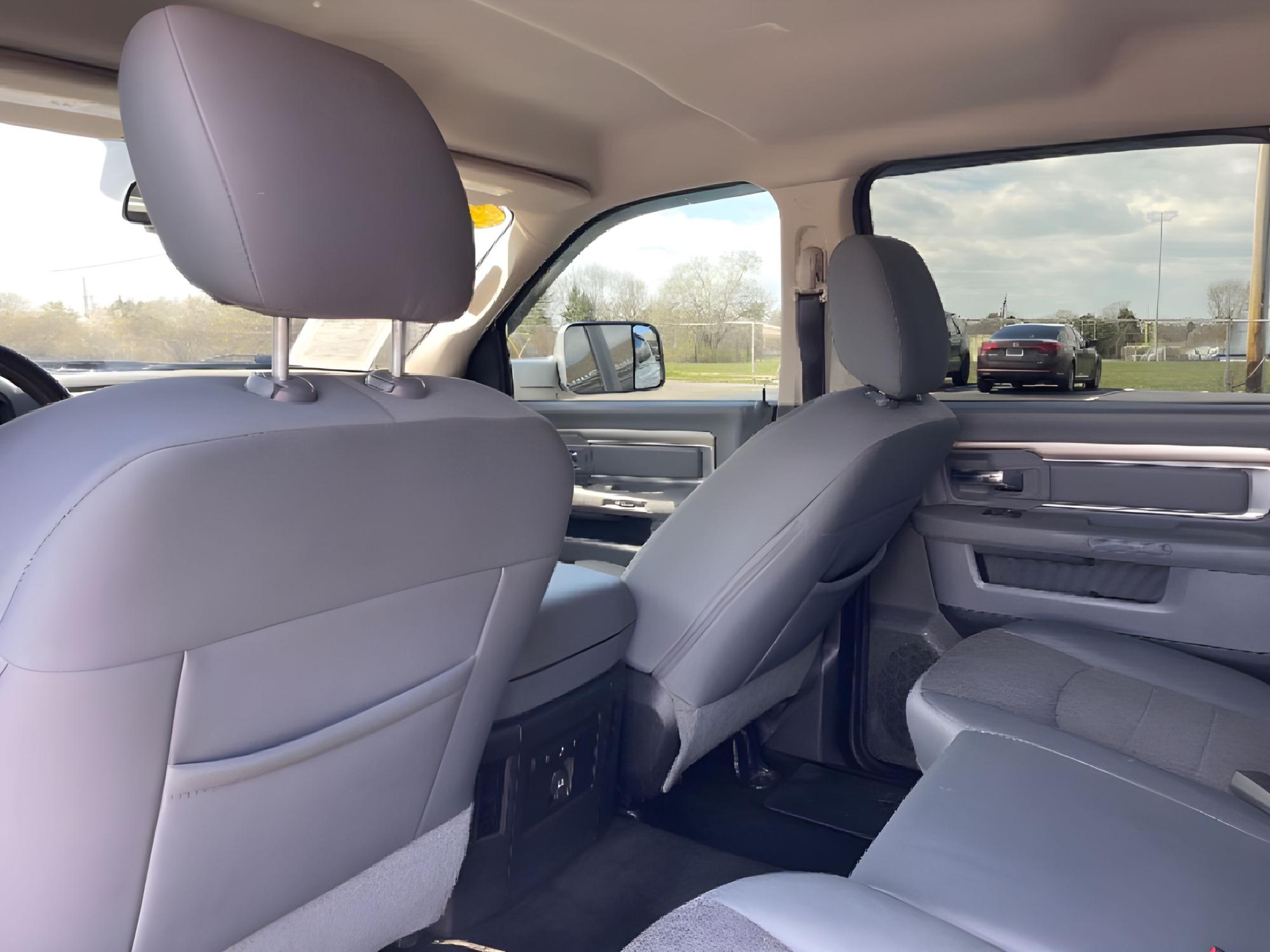 2016 Bright Silver Metallic Clear Coat RAM 1500 SLT Crew Cab SWB 4WD (3C6RR7LT6GG) with an 5.7L V8 OHV 16V engine, 8-Speed Automatic transmission, located at 401 Woodman Dr, Riverside, OH, 45431, (937) 908-9800, 39.760899, -84.123421 - Photo #21