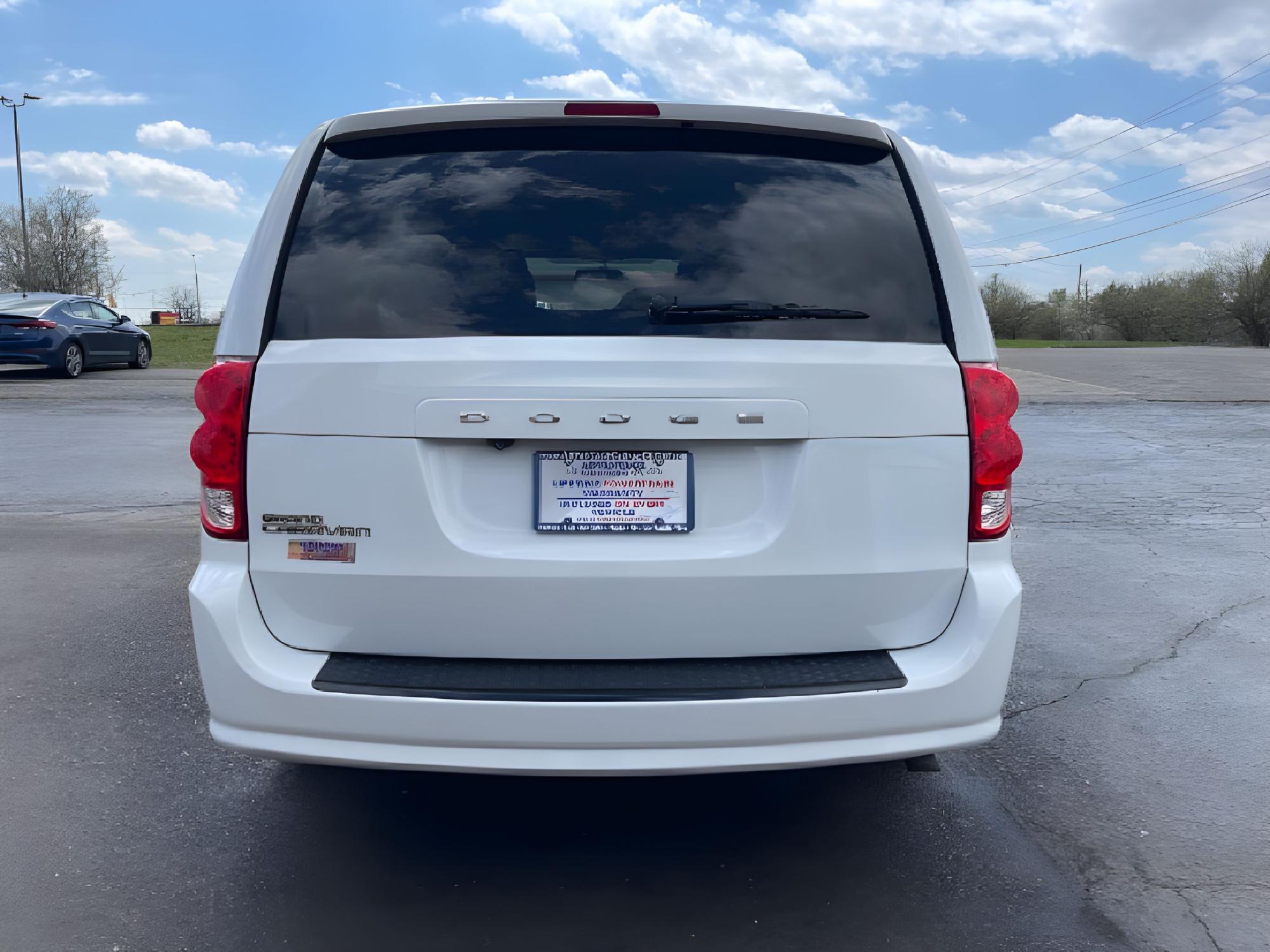 2015 Bright White Clearcoat Dodge Grand Caravan SXT (2C4RDGCG5FR) with an 3.6L V6 DOHC 24V engine, 6-Speed Automatic transmission, located at 401 Woodman Dr, Riverside, OH, 45431, (937) 908-9800, 39.760899, -84.123421 - Photo #11