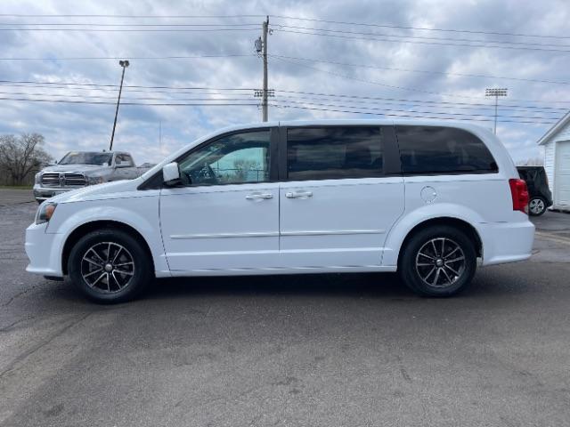 2015 Bright White Clearcoat Dodge Grand Caravan SXT (2C4RDGCG5FR) with an 3.6L V6 DOHC 24V engine, 6-Speed Automatic transmission, located at 401 Woodman Dr, Riverside, OH, 45431, (937) 908-9800, 39.760899, -84.123421 - Photo #8