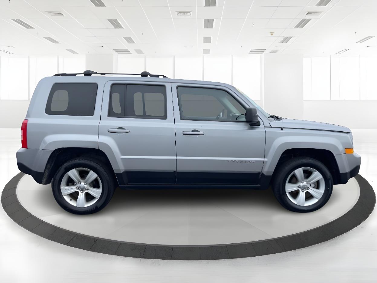2014 Bright Silver Metallic CC Jeep Patriot Latitude 4WD (1C4NJRFB2ED) with an 2.4L L4 DOHC 16V engine, located at 1184 Kauffman Ave, Fairborn, OH, 45324, (937) 908-9800, 39.807072, -84.030914 - Photo #3