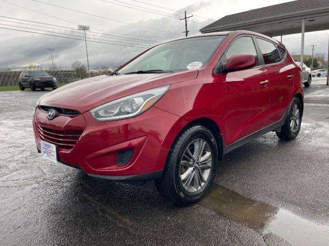 2015 Garnet Red Mica Hyundai Tucson GLS AWD (KM8JTCAF6FU) with an 2.0L L4 DOHC 16V engine, 6-Speed Automatic transmission, located at 1230 East Main St, Xenia, OH, 45385, (937) 908-9800, 39.688026, -83.910172 - Photo #2
