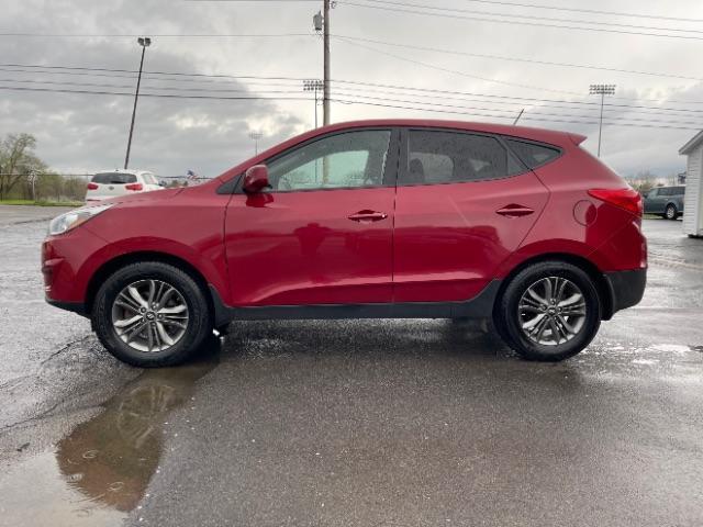 2015 Garnet Red Mica Hyundai Tucson GLS AWD (KM8JTCAF6FU) with an 2.0L L4 DOHC 16V engine, 6-Speed Automatic transmission, located at 1230 East Main St, Xenia, OH, 45385, (937) 908-9800, 39.688026, -83.910172 - Photo #4