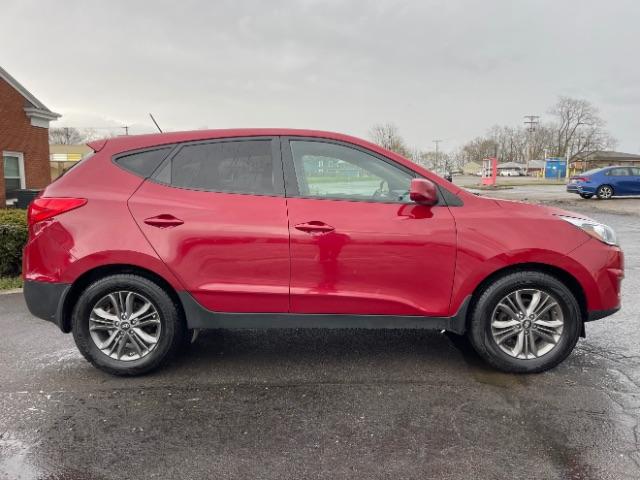 2015 Garnet Red Mica Hyundai Tucson GLS AWD (KM8JTCAF6FU) with an 2.0L L4 DOHC 16V engine, 6-Speed Automatic transmission, located at 1230 East Main St, Xenia, OH, 45385, (937) 908-9800, 39.688026, -83.910172 - Photo #6