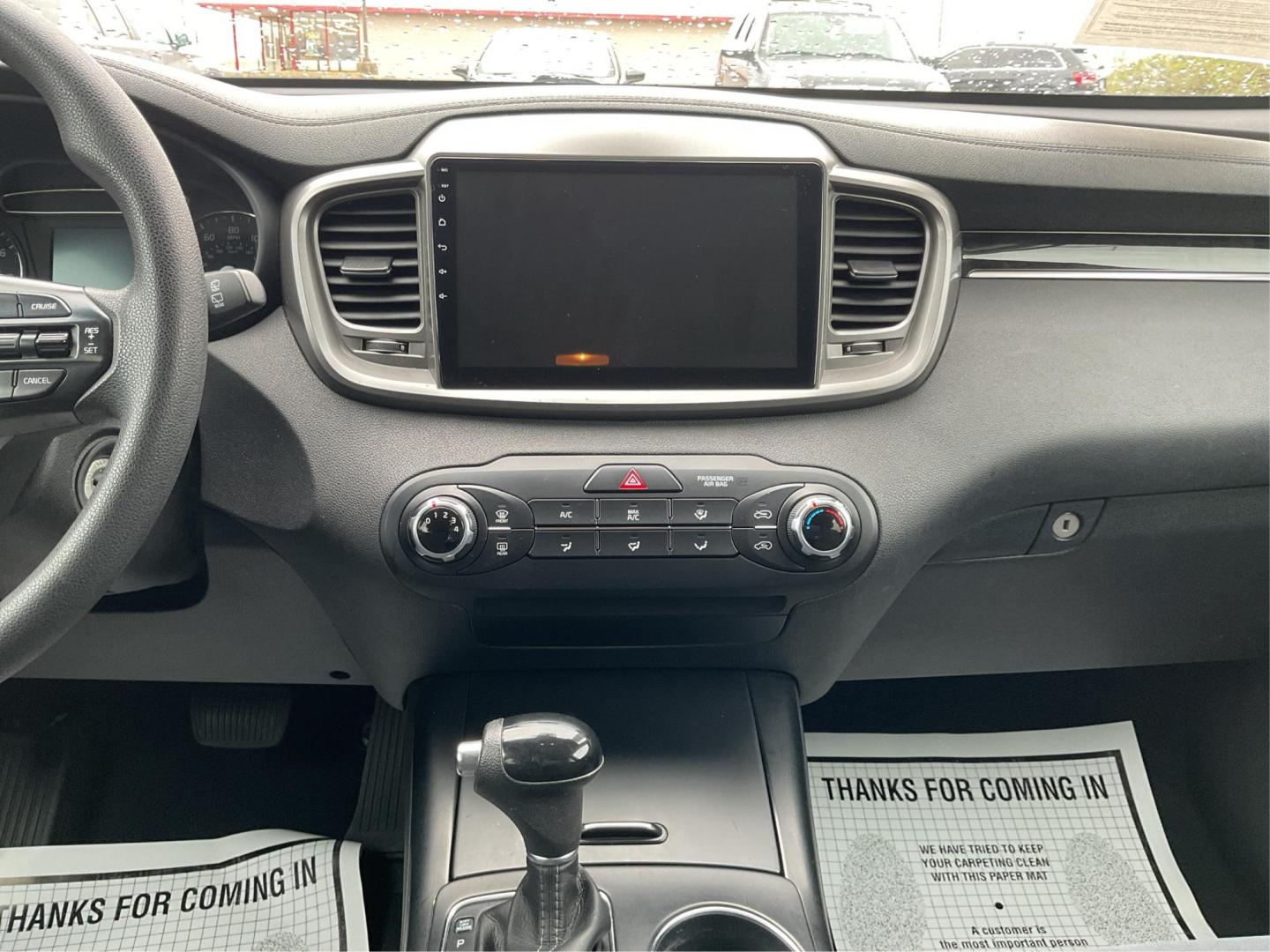2016 Sparkling Silver Kia Sorento L 2WD (5XYPG4A31GG) with an 2.4L L4 DOHC 16V engine, 6-Speed Automatic transmission, located at 4508 South Dixie Dr, Moraine, OH, 45439, (937) 908-9800, 39.689976, -84.218452 - Photo#12