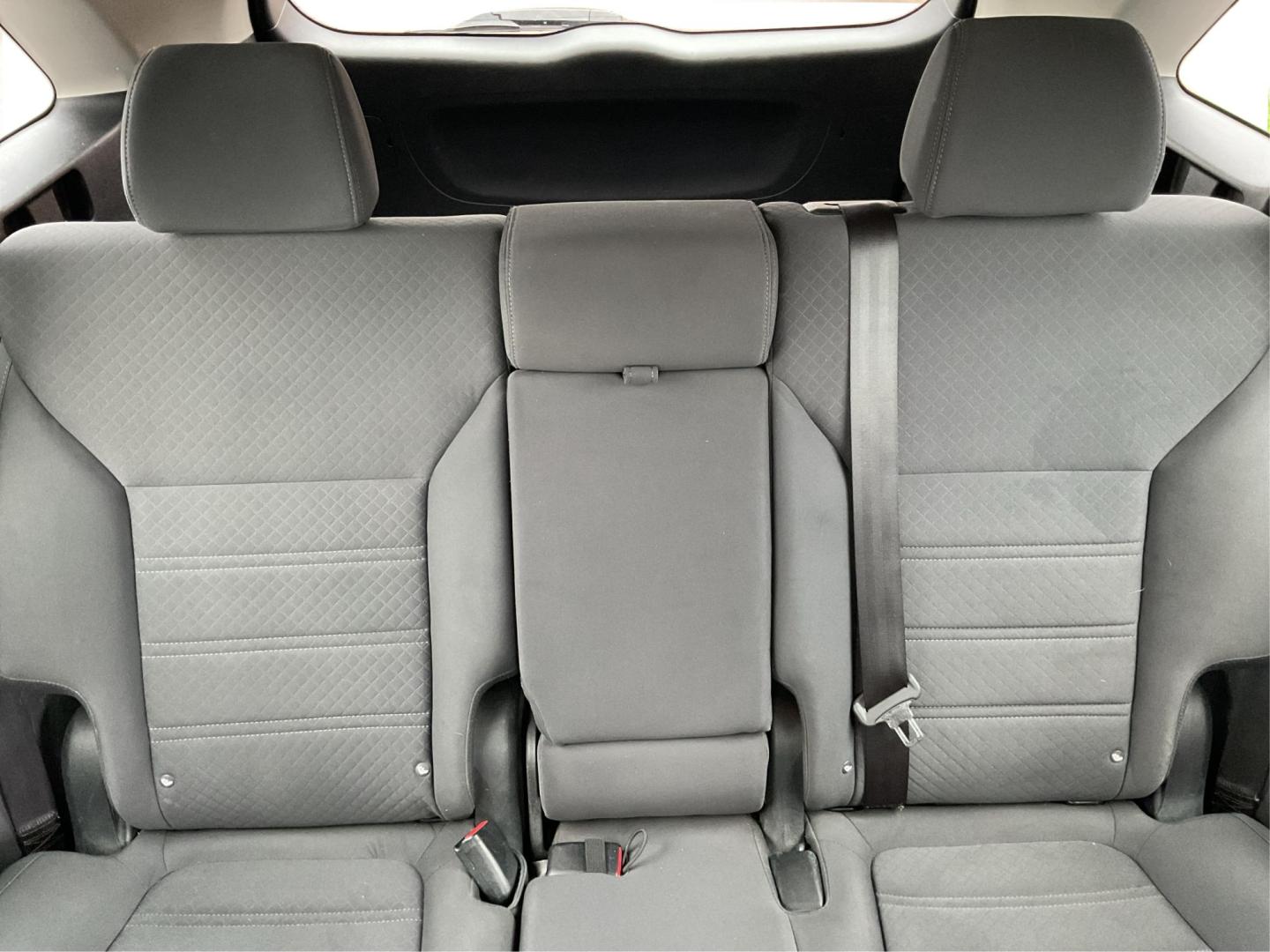 2016 Sparkling Silver Kia Sorento L 2WD (5XYPG4A31GG) with an 2.4L L4 DOHC 16V engine, 6-Speed Automatic transmission, located at 4508 South Dixie Dr, Moraine, OH, 45439, (937) 908-9800, 39.689976, -84.218452 - Photo#13