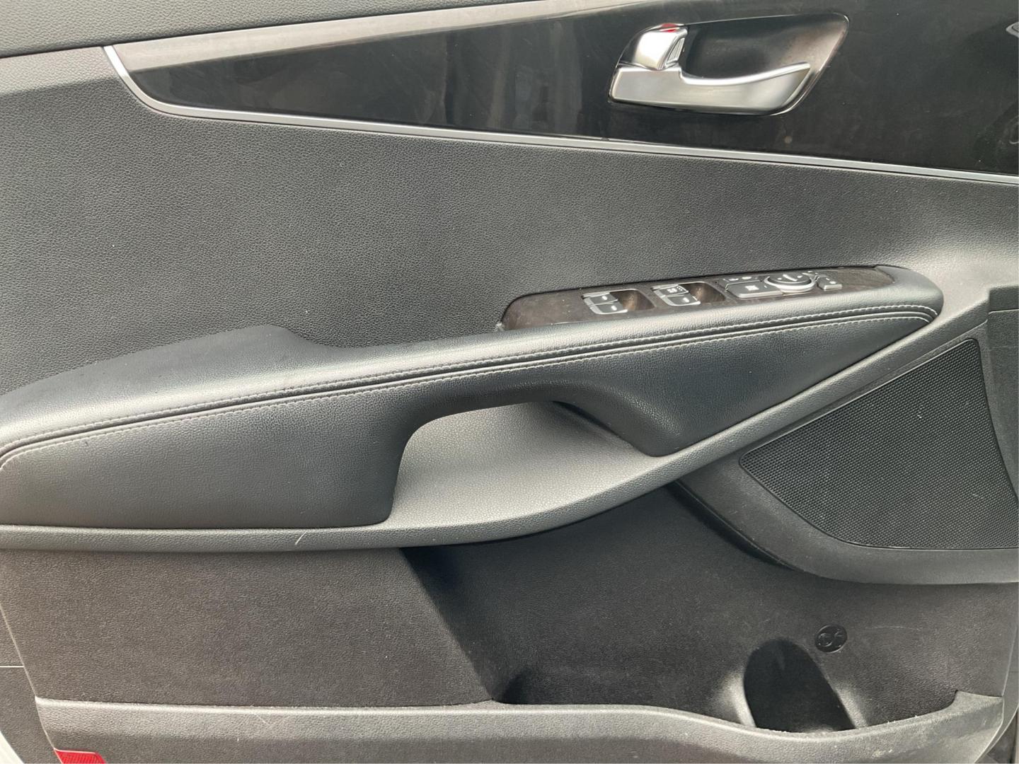 2016 Sparkling Silver Kia Sorento L 2WD (5XYPG4A31GG) with an 2.4L L4 DOHC 16V engine, 6-Speed Automatic transmission, located at 4508 South Dixie Dr, Moraine, OH, 45439, (937) 908-9800, 39.689976, -84.218452 - Photo#18