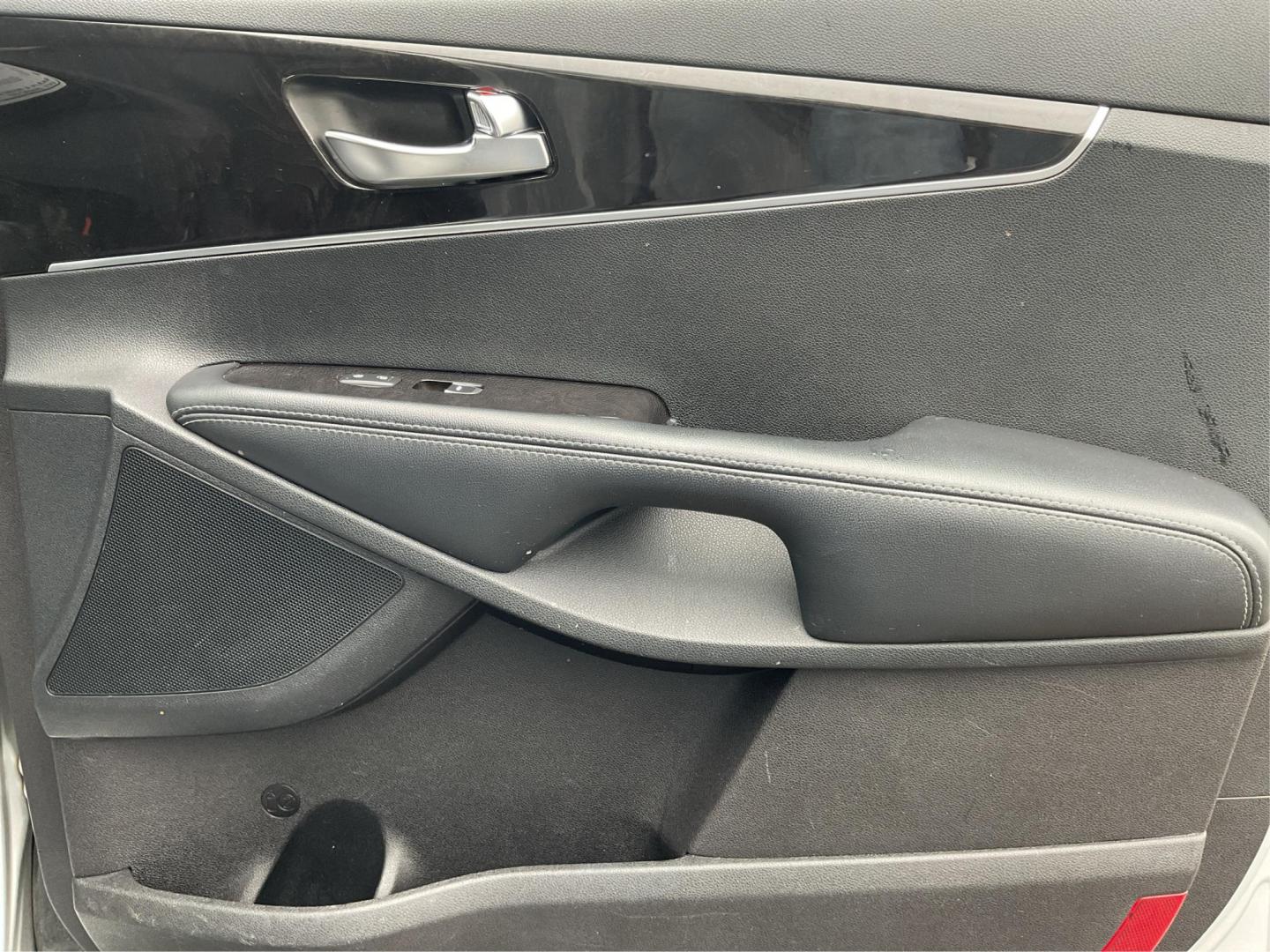 2016 Sparkling Silver Kia Sorento L 2WD (5XYPG4A31GG) with an 2.4L L4 DOHC 16V engine, 6-Speed Automatic transmission, located at 4508 South Dixie Dr, Moraine, OH, 45439, (937) 908-9800, 39.689976, -84.218452 - Photo#19